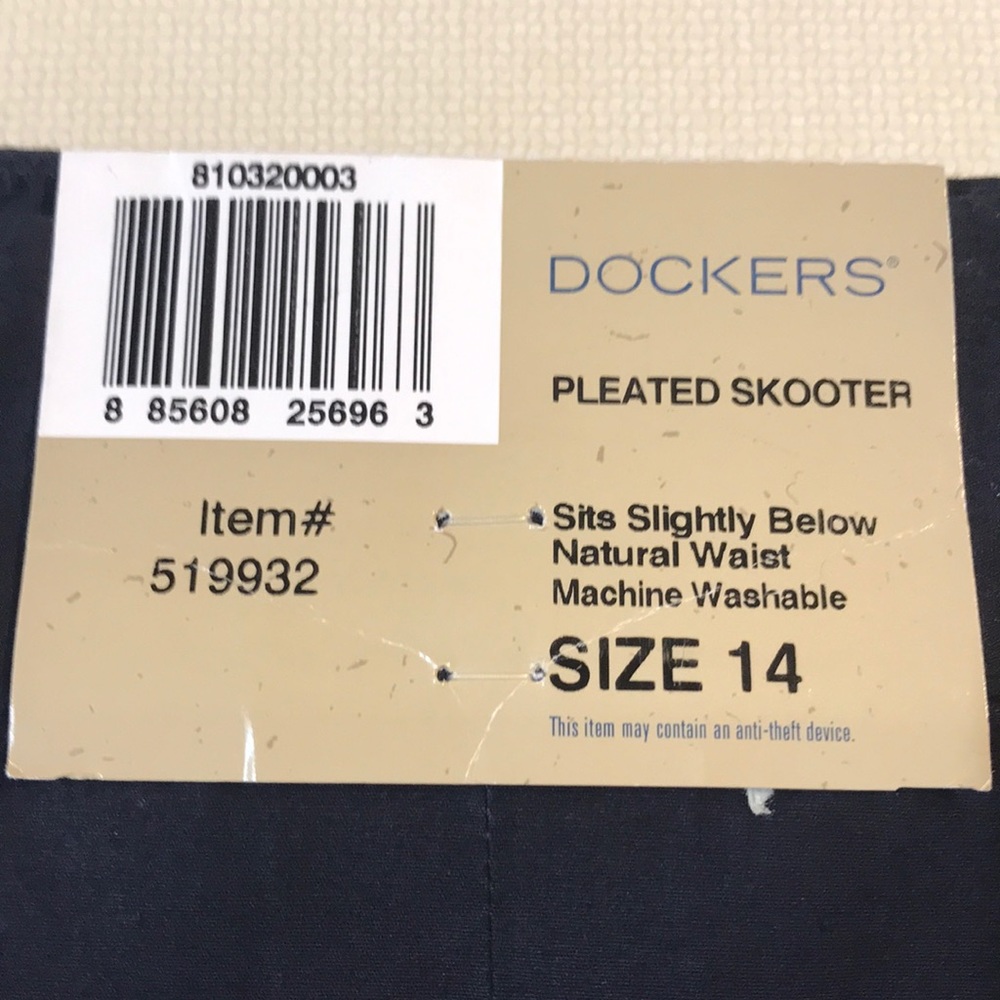 Dockers  size 14 pleated skooter skort navy blue
